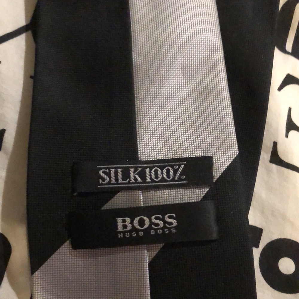 Hugo Boss tie - Picture 2 of 3